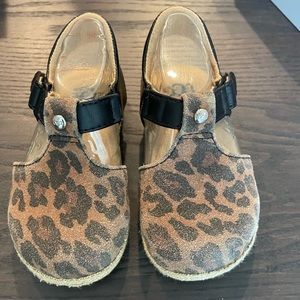 UGG kids Emmery Leopard (Infant/Toddler) size 4/5